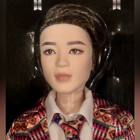 COPY - Mattel BTS Idol 7 Doll Set Suga, Jimin, RM, J-Hope, V ,Jin, Jung Kook 12… - Picture 3 of 9